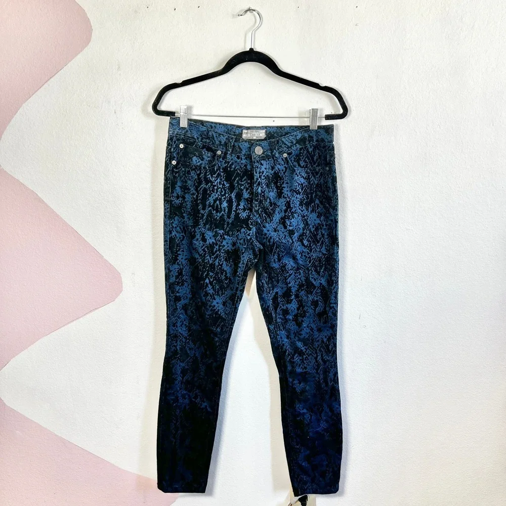 Free People Size 27 Flocked Blue Velvet Skinny Jeans Snake‎ Print Boho Festival